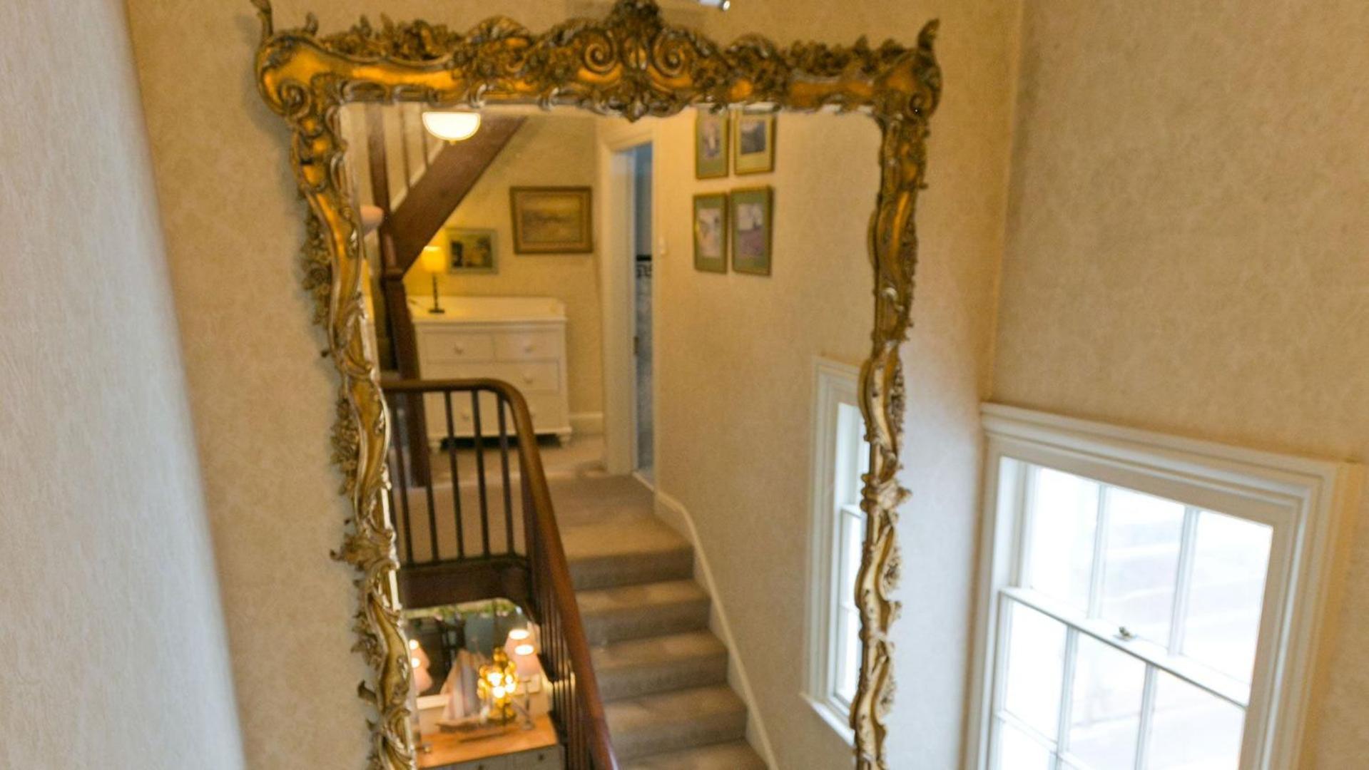 Bay House Villa Бiuмарис Екстериор снимка